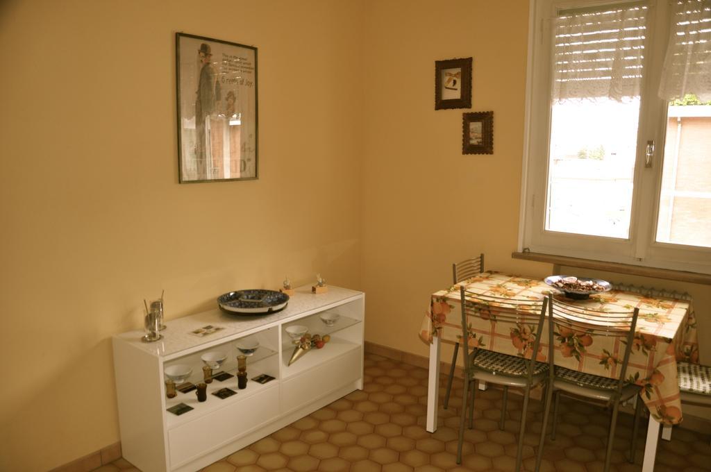 Apartment Montebello Parma Zimmer foto